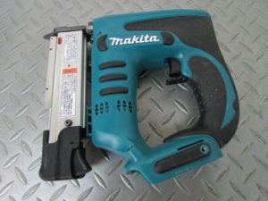 マキタ PT350DZ 充電式ピンタッカ 本体+バッテリー1個付【リライズ市川