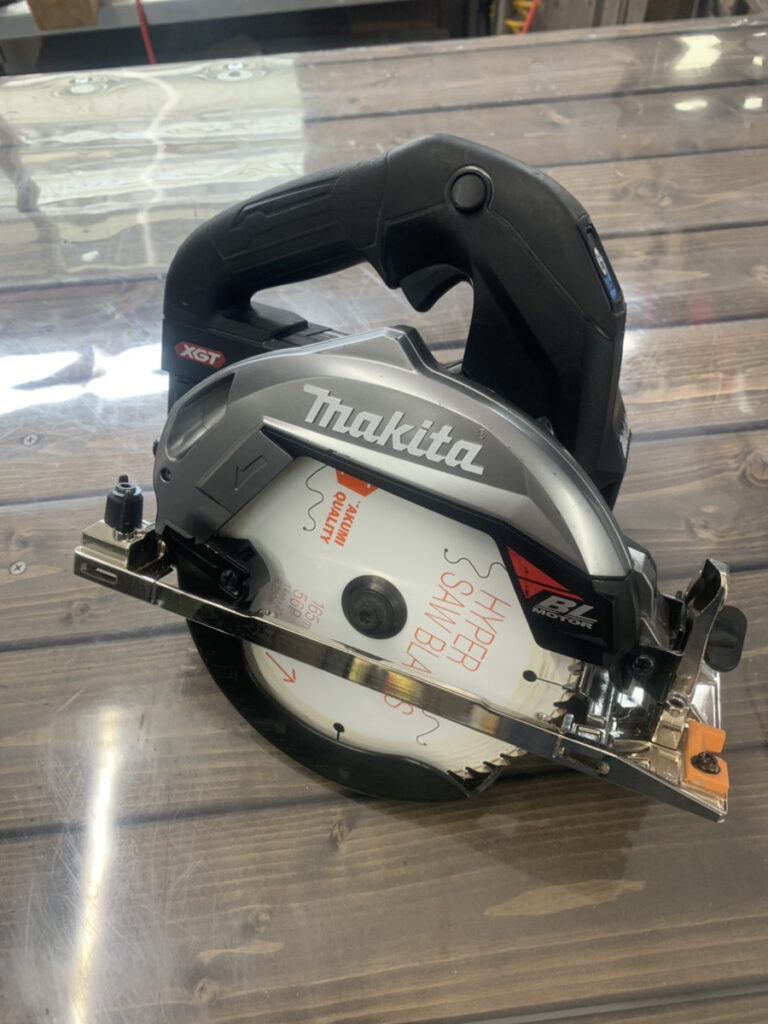 Makita - ♭♭MAKITA マキタ 丸のこ コードレス式 165mm 18v 本体のみ