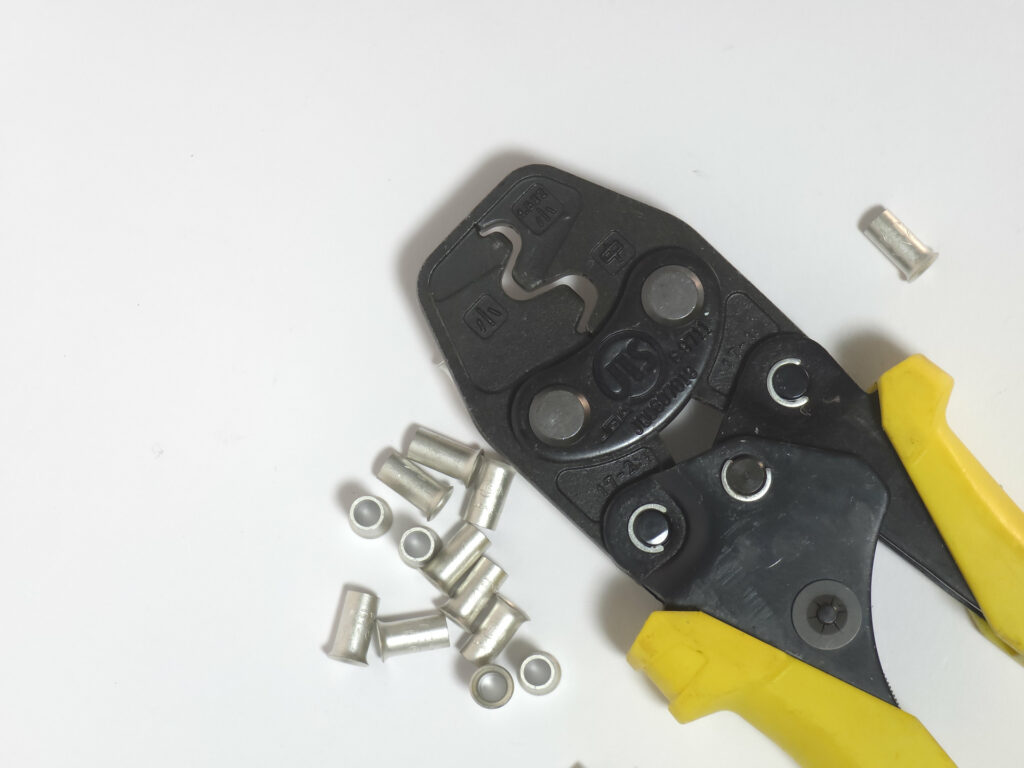 圧着工具とは
